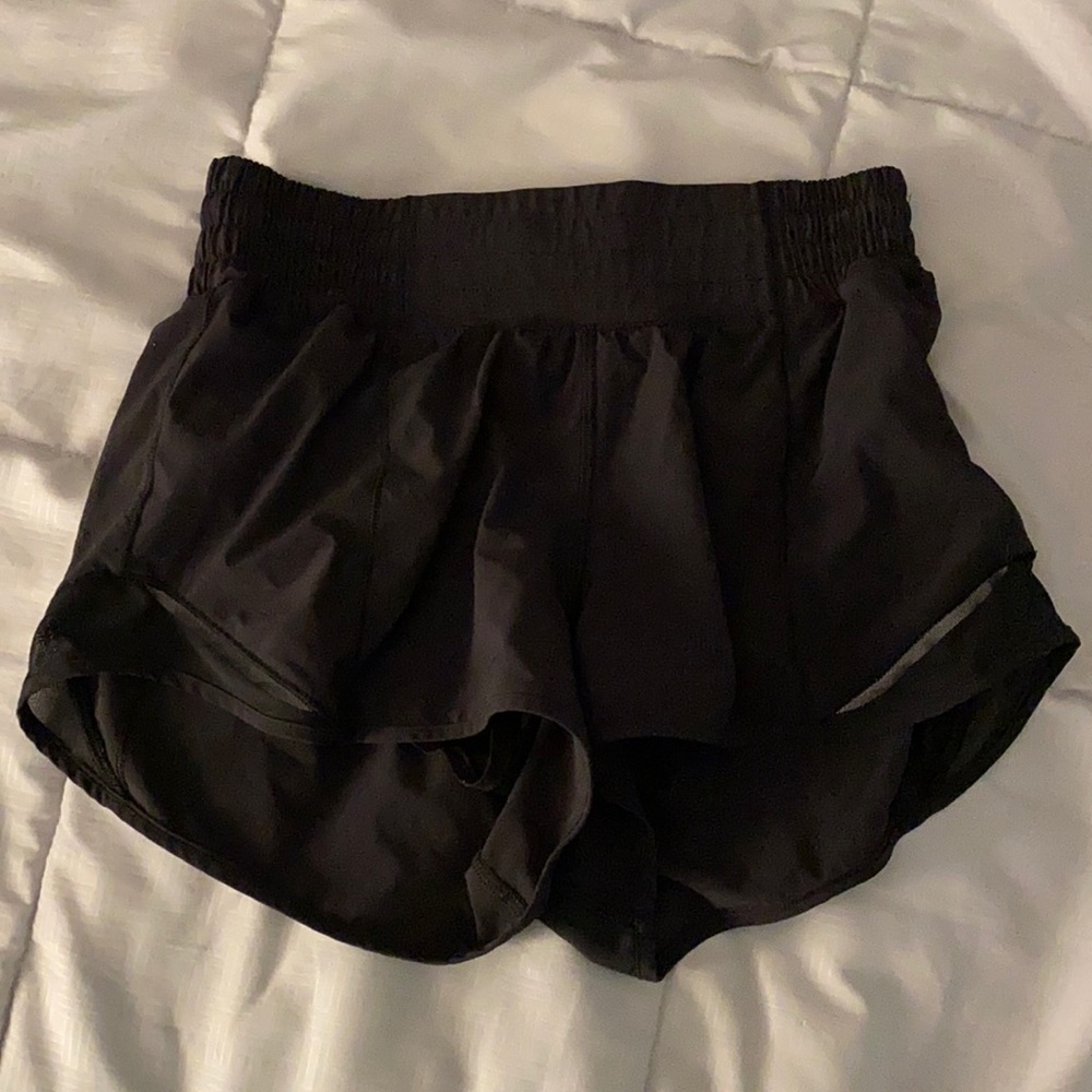 Lululemon Hotty Hot Hi-rise Short 2.5"